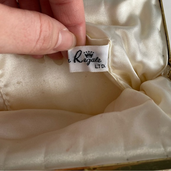 La Regale Cream and Silver Sequin Clutch - Picture 4 of 10